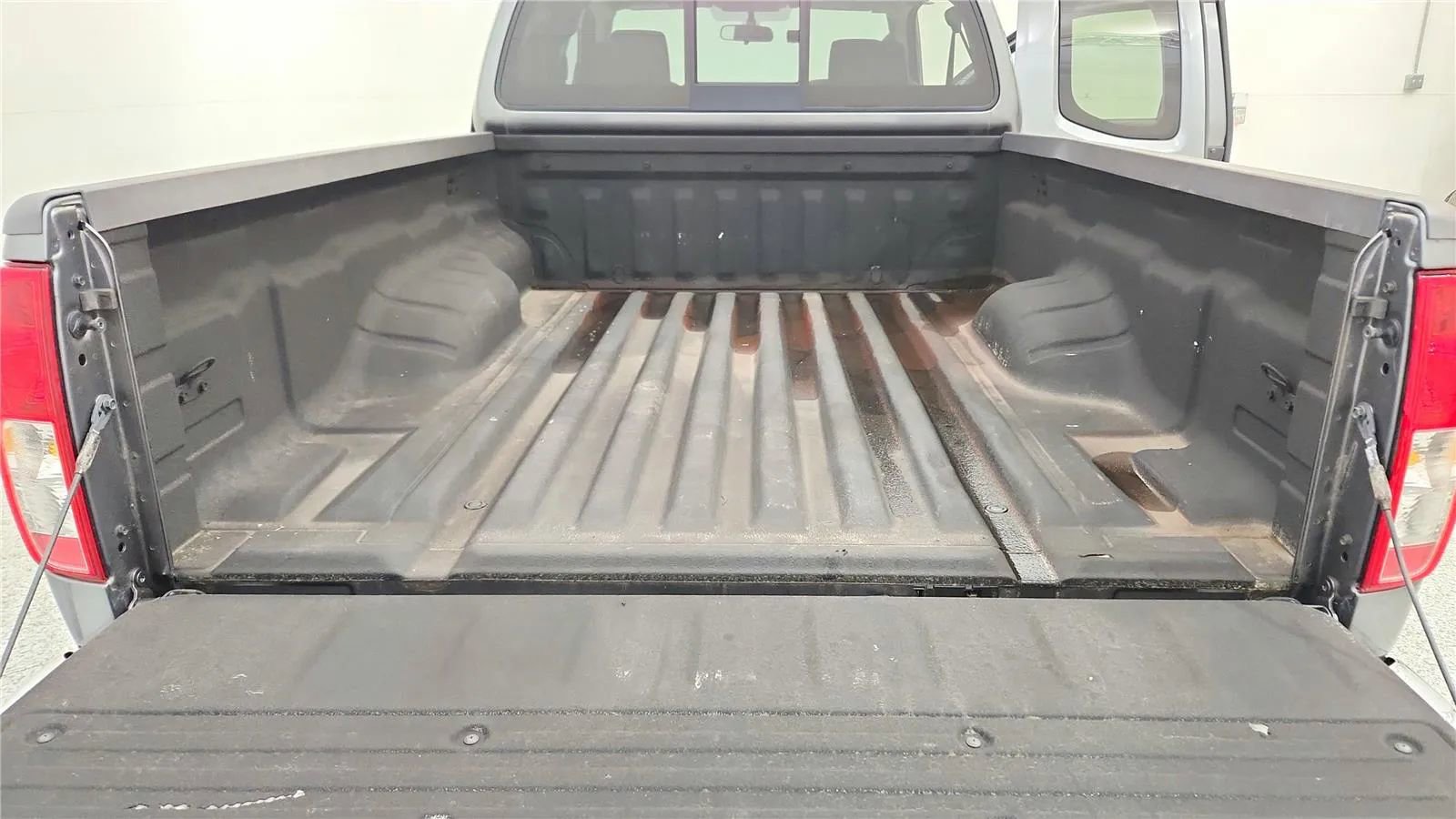 Used 2018 Nissan Frontier SV image 18