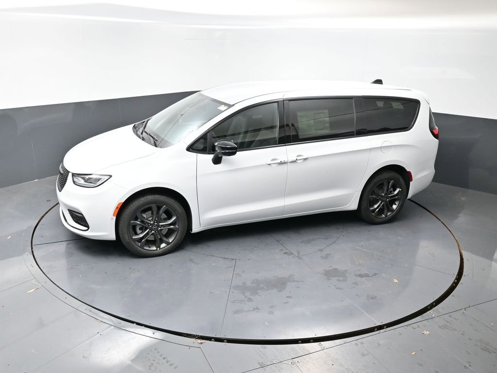 New 2026 Chrysler Pacifica Select image 28
