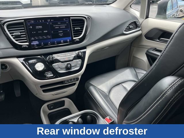 Used 2023 Chrysler Pacifica Touring-L FWD image 17