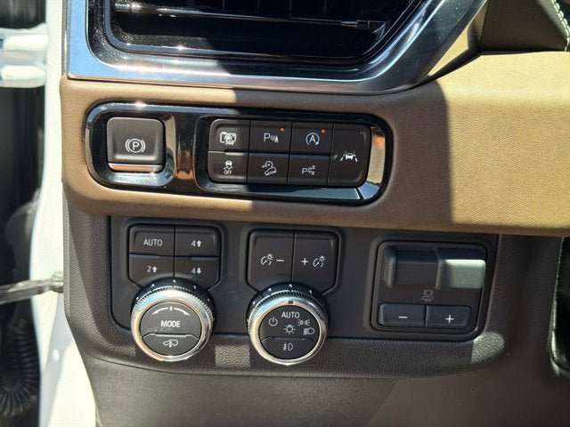Used 2025 GMC Yukon Denali Ultimate AWD/4WD image 31