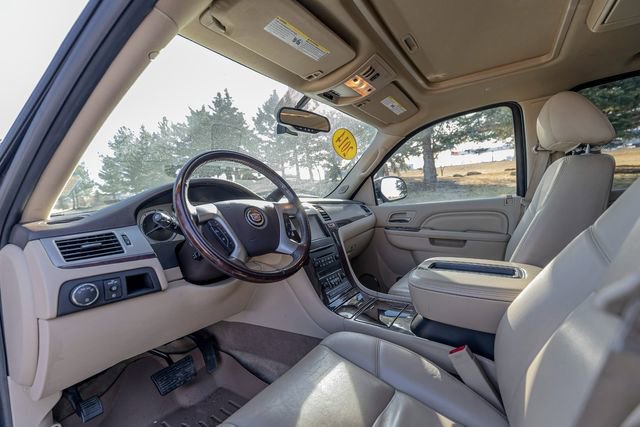 Used 2014 Cadillac Escalade Luxury image 17