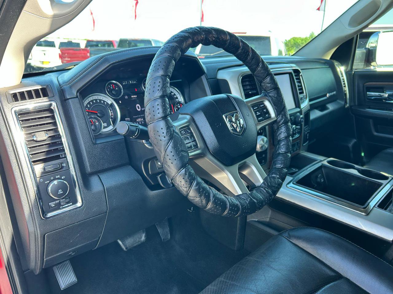Used 2015 RAM 1500 Laramie w/ Convenience Group AWD/4WD image 6