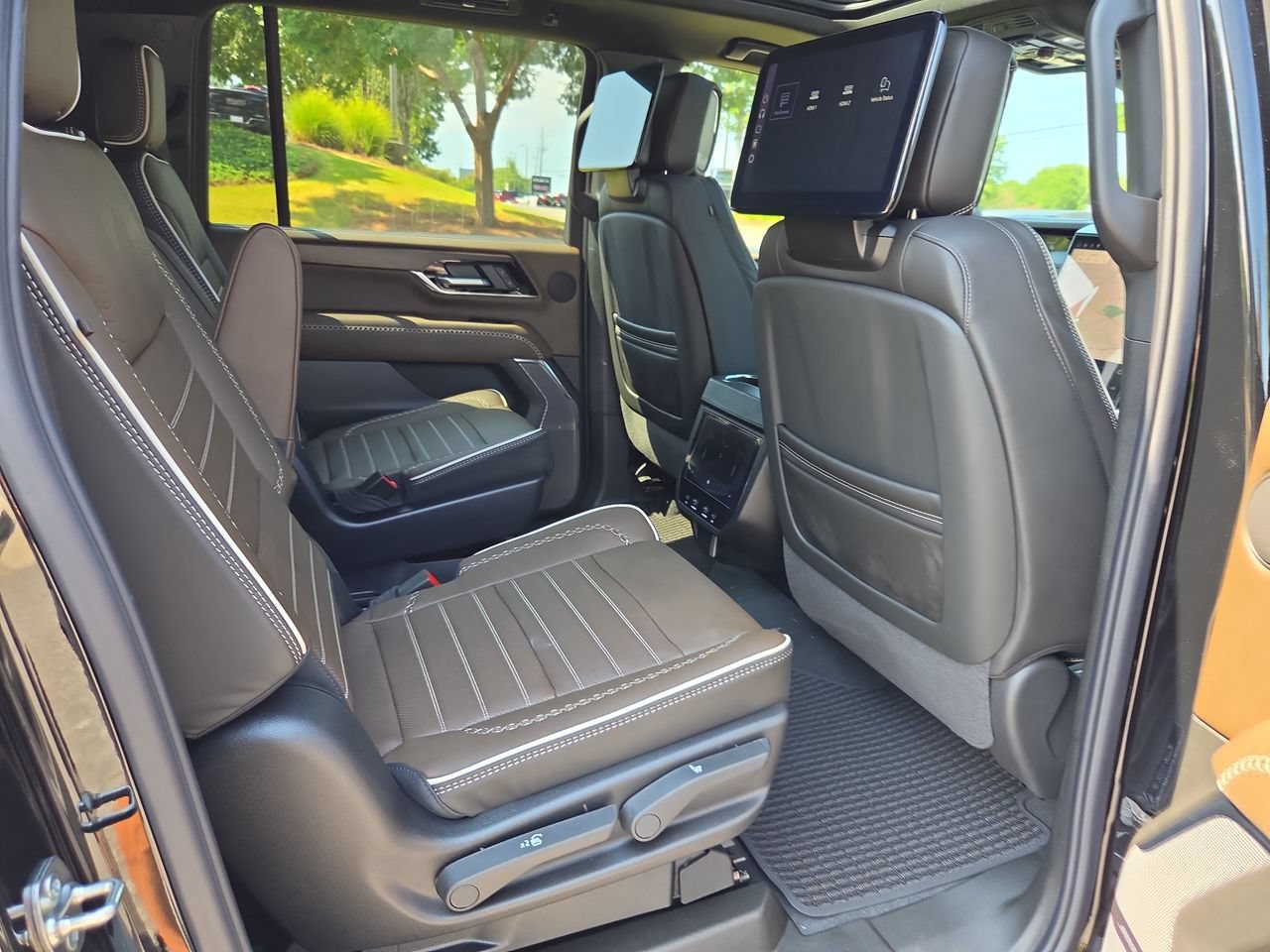 New 2026 GMC Yukon XL Denali Ultimate AWD/4WD image 28