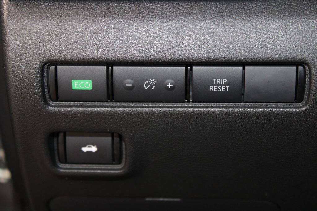 Used 2025 Nissan Sentra SR FWD image 36