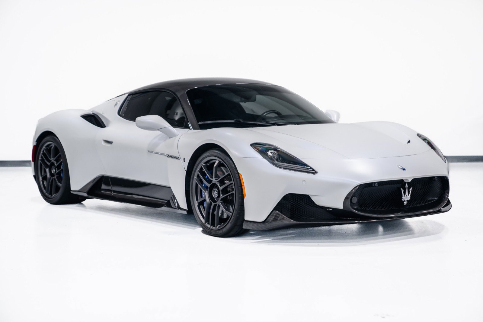 Used 2022 Maserati MC20 Coupe image 2