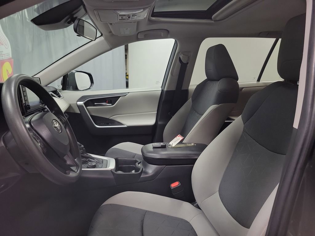 Used 2021 Toyota RAV4 XLE w/ Convenience Package AWD/4WD image 12