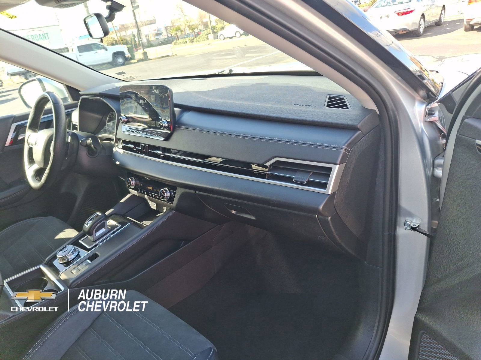 Used 2024 Mitsubishi Outlander SE AWD/4WD image 25