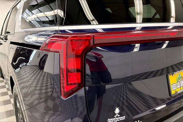 Used 2025 Kia Carnival image 34