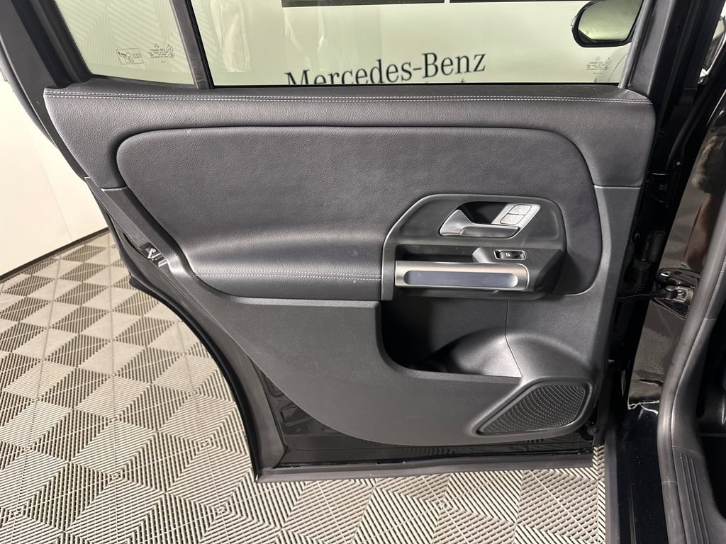 Used 2023 Mercedes-Benz GLB 250 image 24