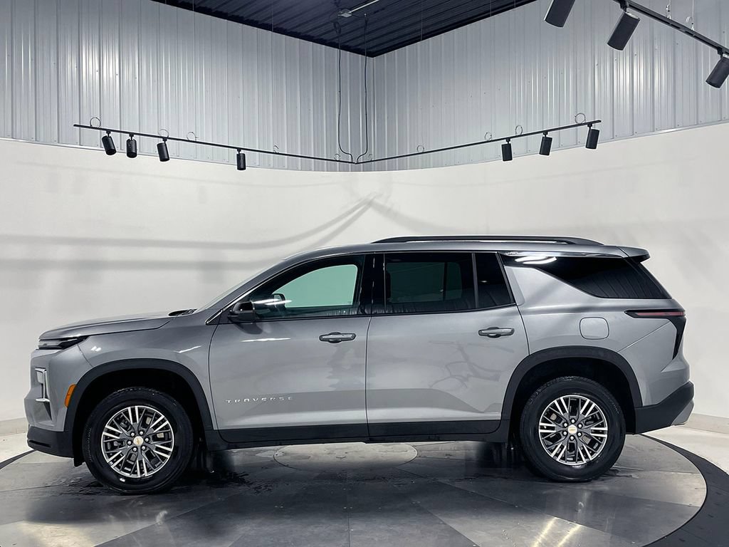 Used 2025 Chevrolet Traverse LT AWD/4WD image 16