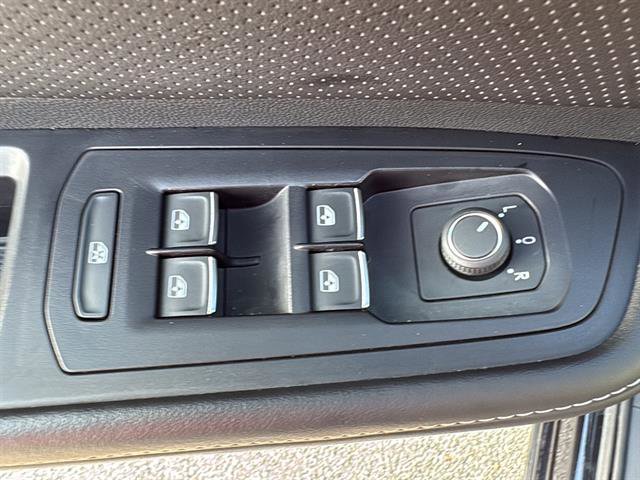 Certified 2025 Volkswagen Atlas Cross Sport SE FWD image 26
