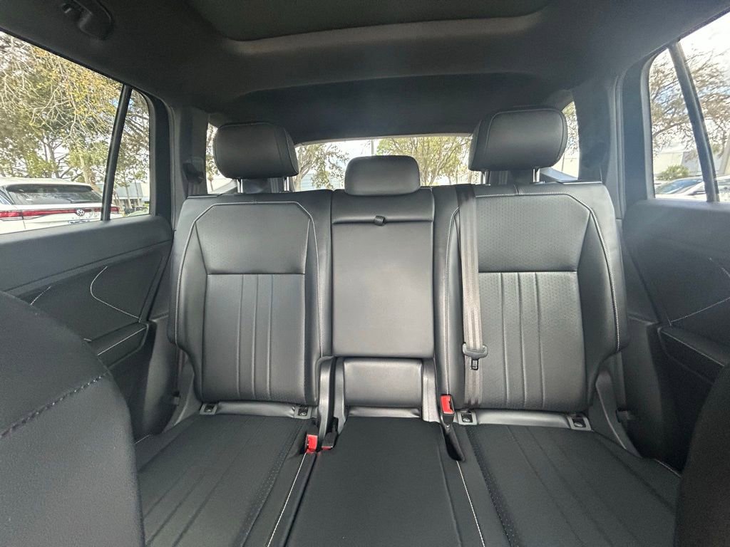 Certified 2022 Volkswagen Tiguan SE R-Line image 13