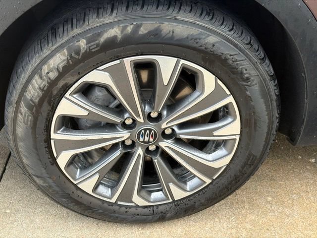 Used 2024 Buick Envision Preferred AWD/4WD image 10