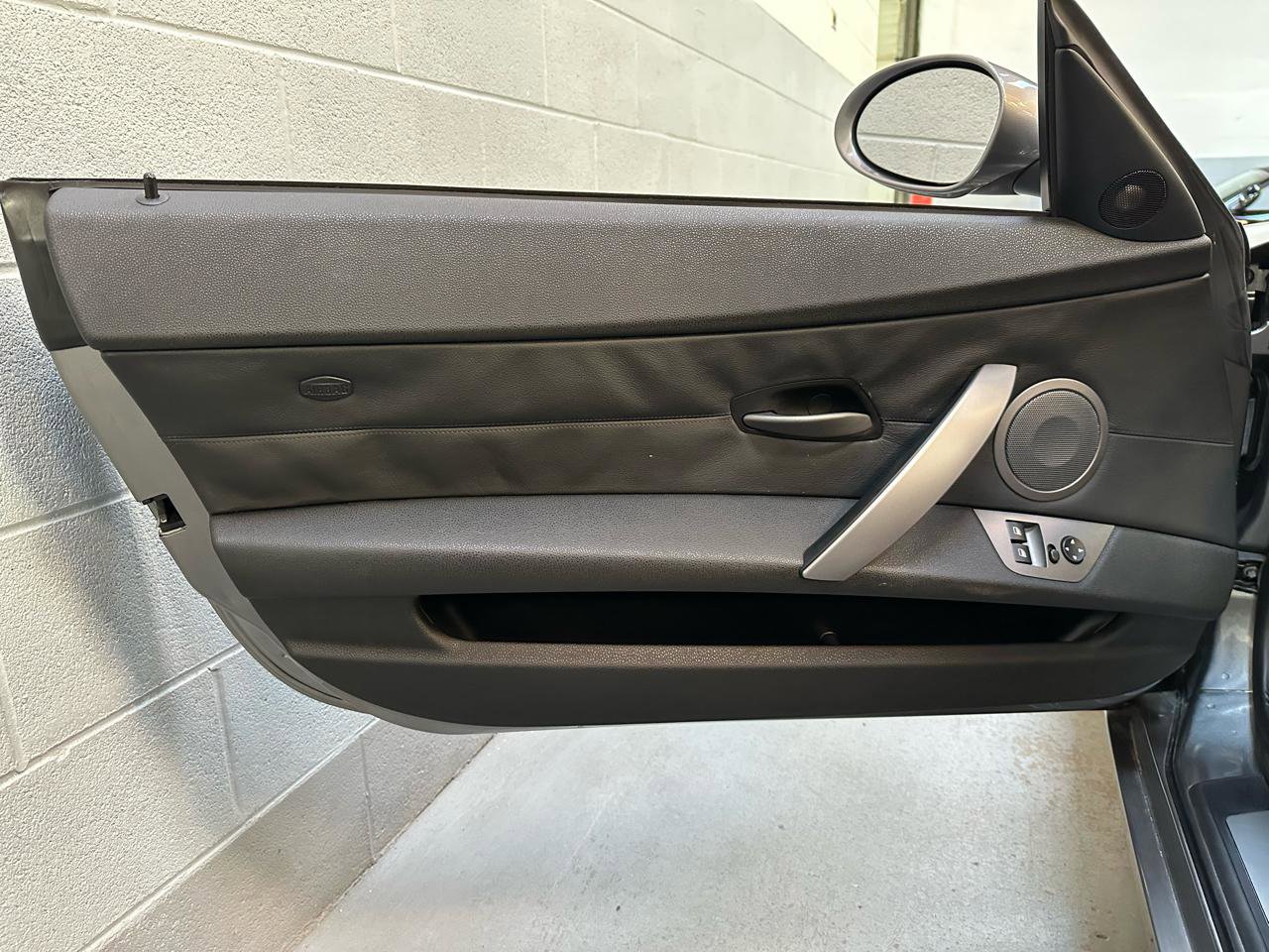 Used 2004 BMW Z4 2.5i image 13