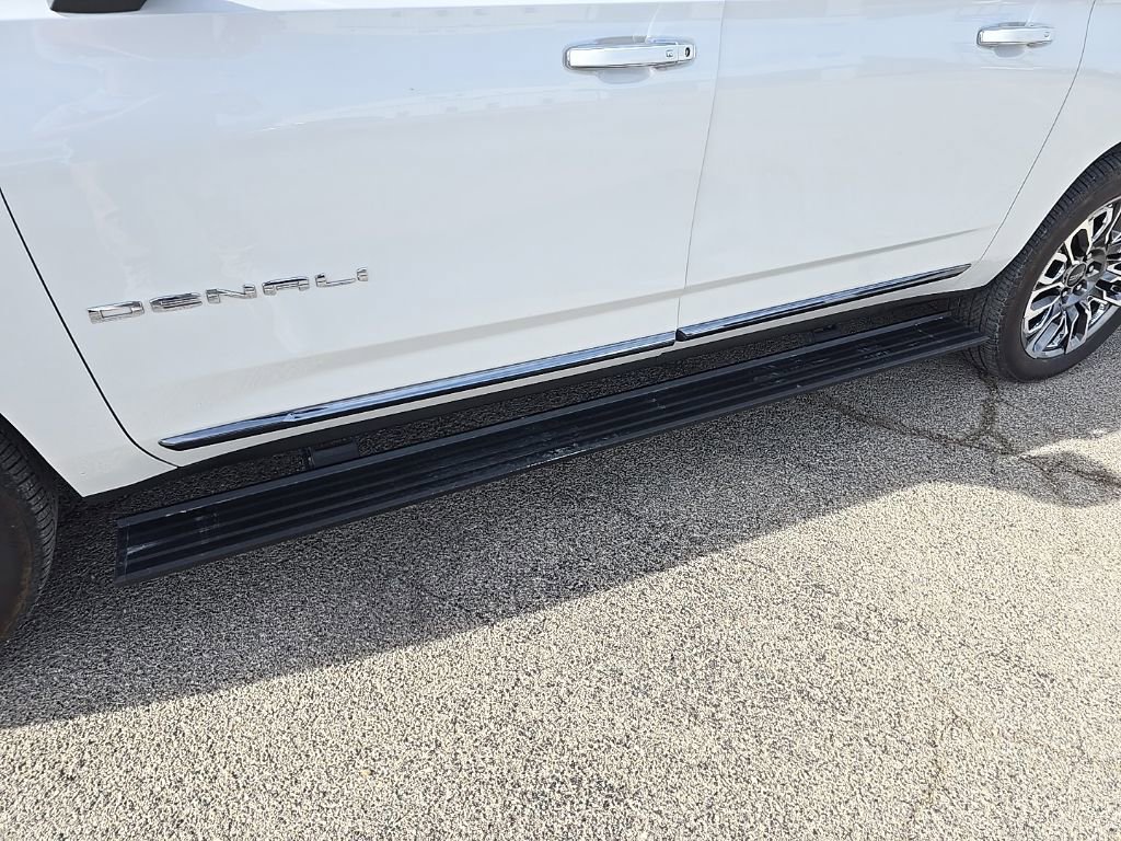 Used 2023 GMC Yukon XL Denali Ultimate w/ LPO, Floor Liner Package image 7