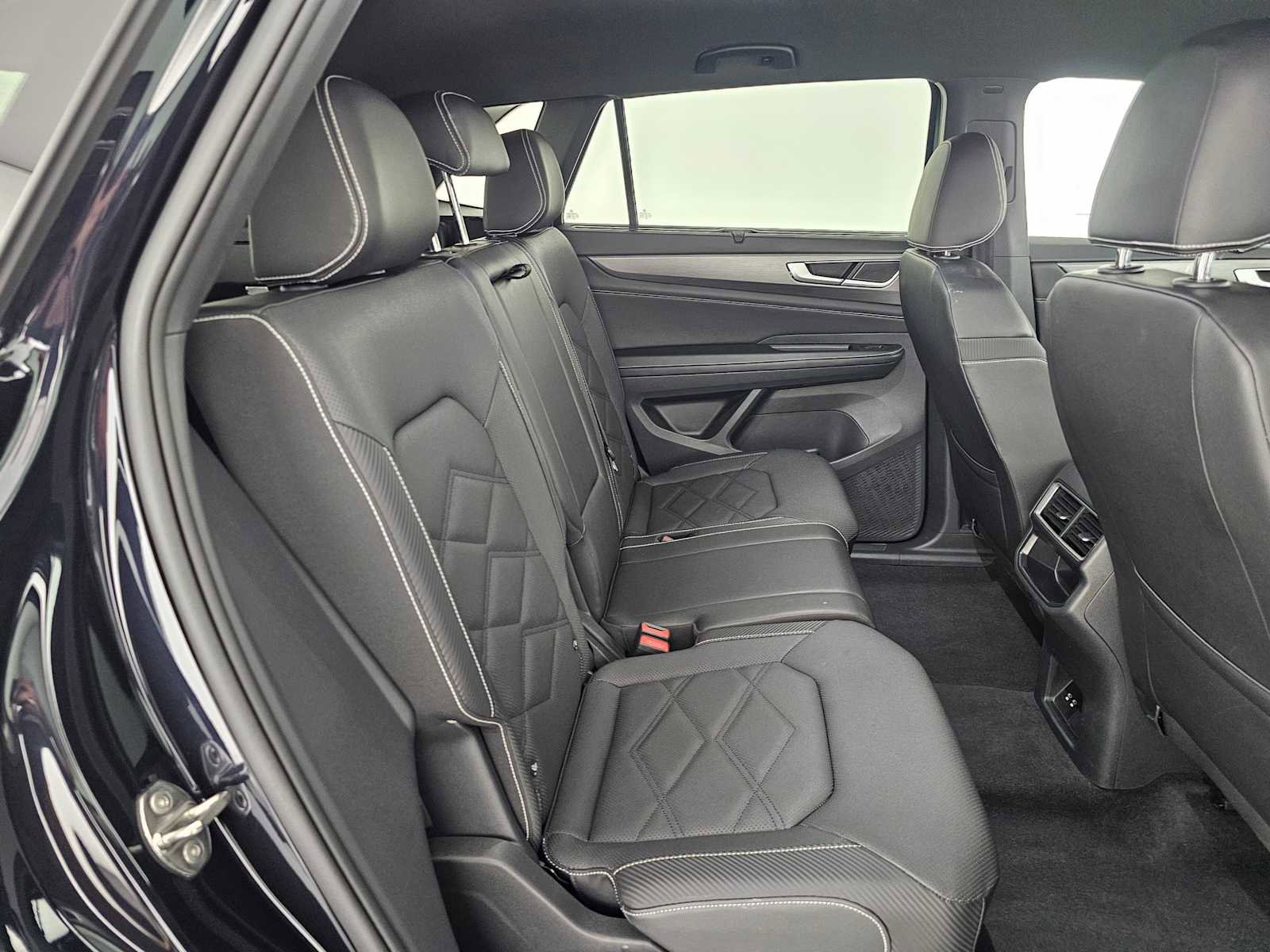 Used 2025 Volkswagen Atlas Cross Sport SE image 12