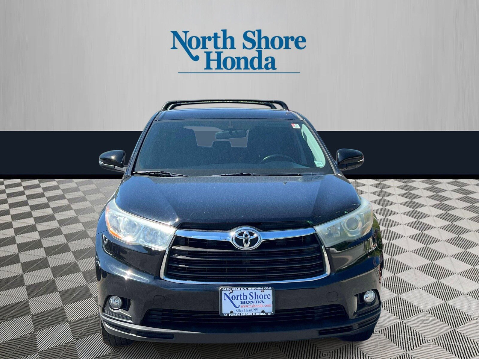 Used 2016 Toyota Highlander Plus AWD/4WD image 2