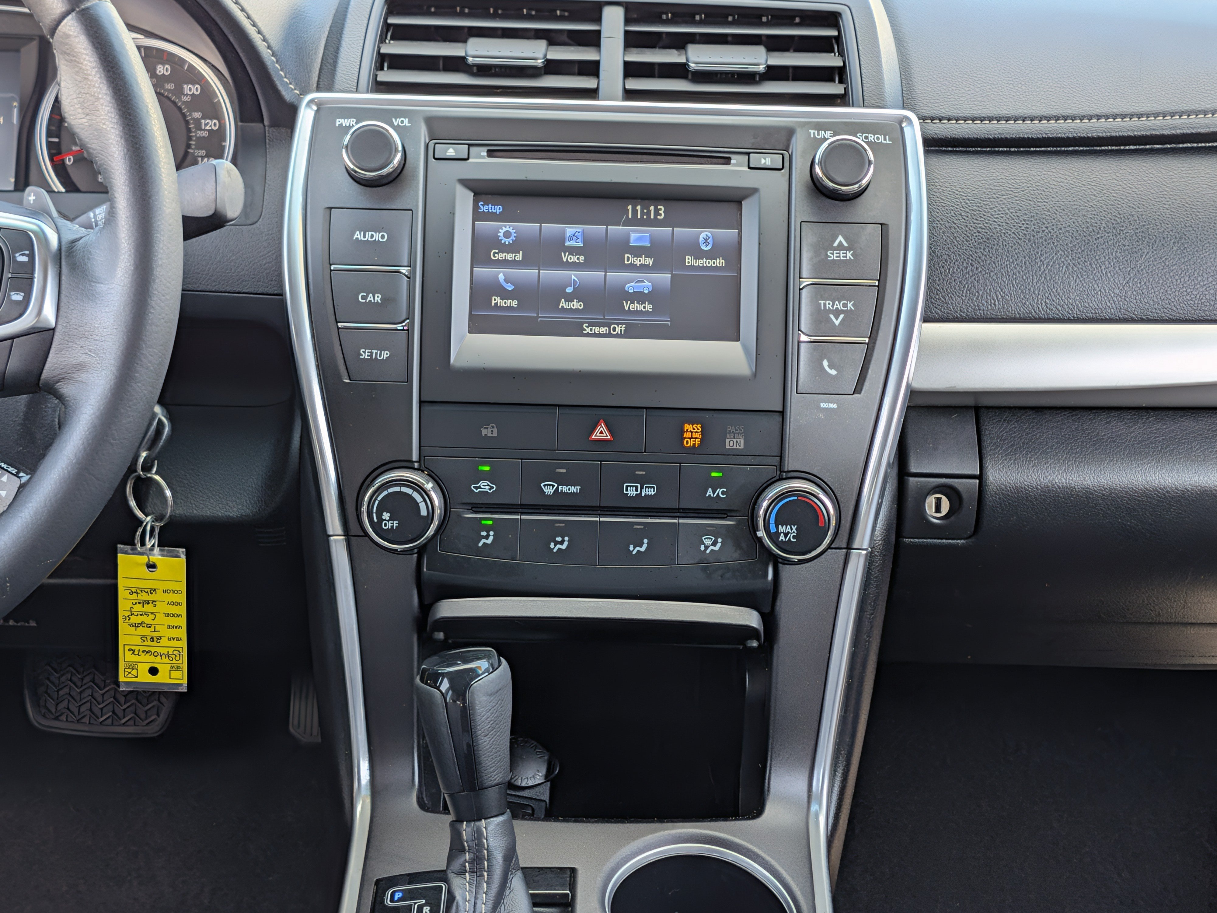 Used 2015 Toyota Camry SE w/ Moonroof Package FWD image 3