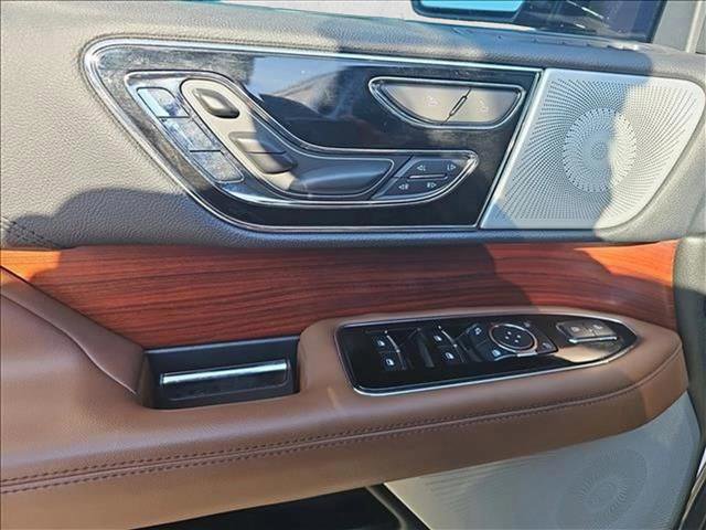 Used 2023 Lincoln Navigator L Reserve AWD/4WD image 19