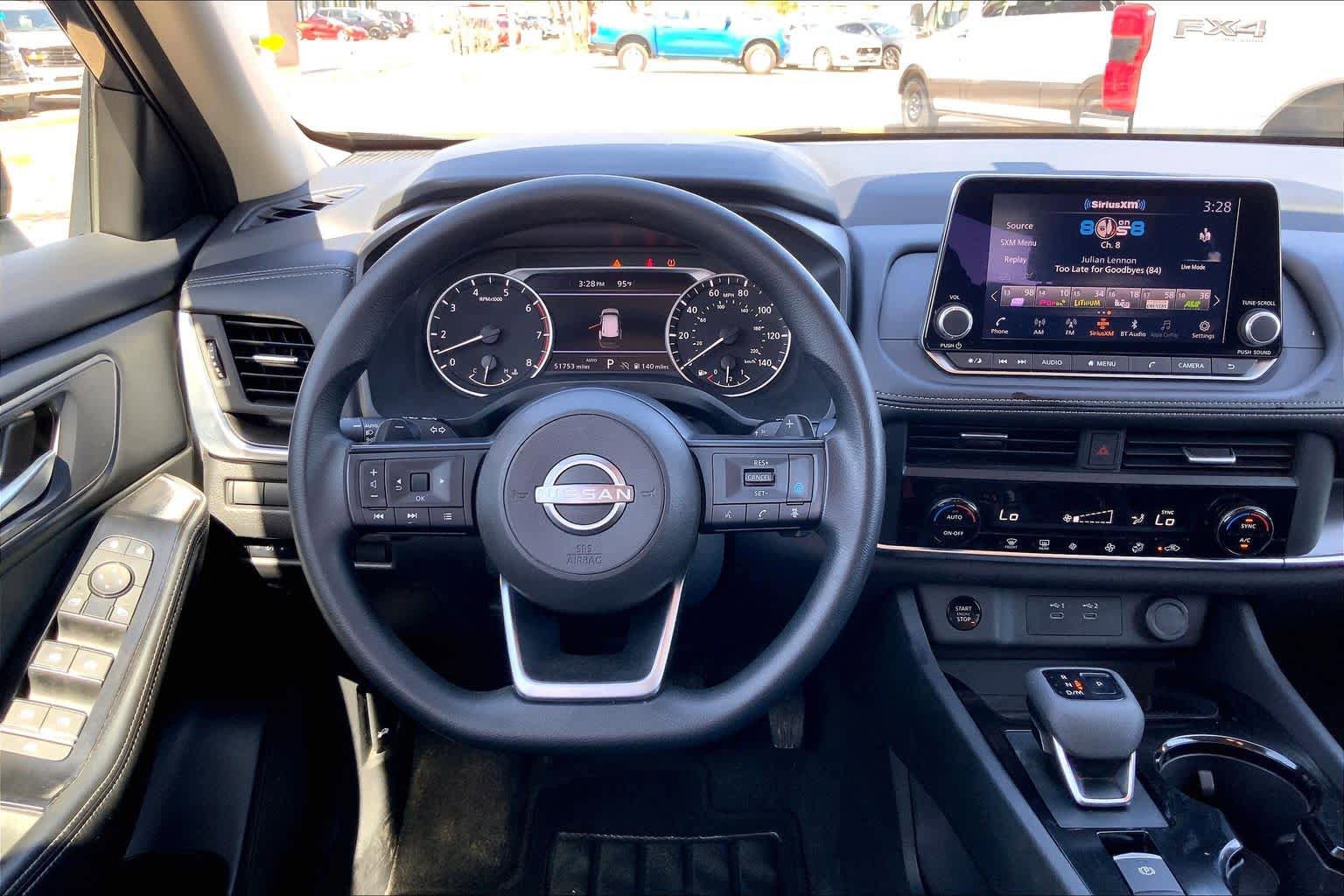Used 2024 Nissan Rogue SV image 6