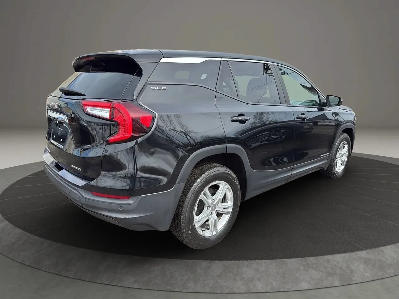 Used 2022 GMC Terrain SLE AWD/4WD image 5