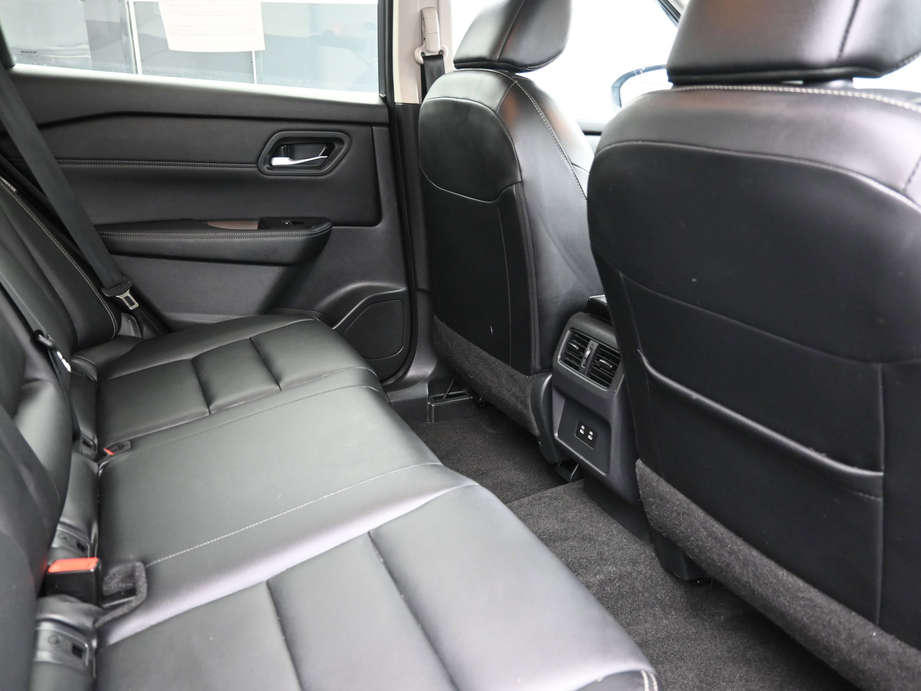 Used 2024 Nissan Rogue SL image 23