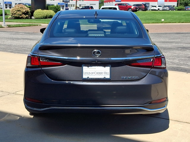 Used 2025 Lexus ES 300h w/ Luxury Package FWD image 5