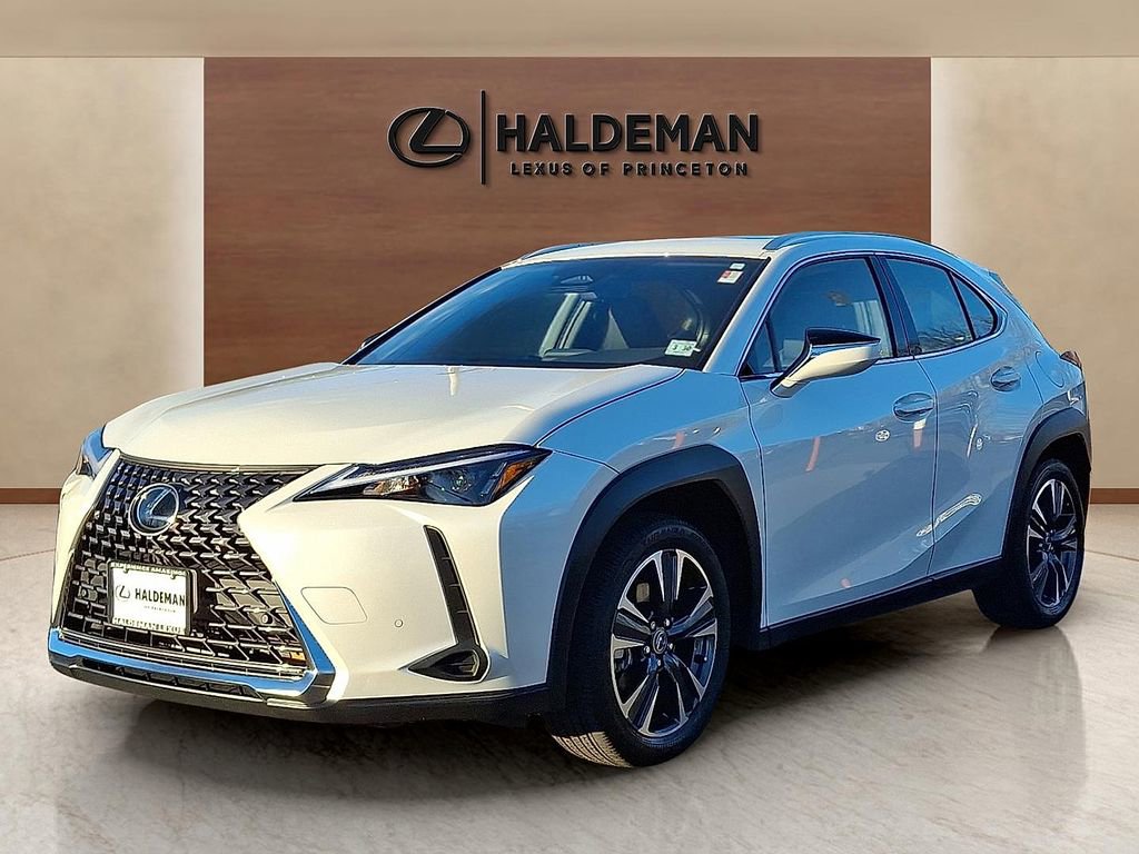 Used 2025 Lexus UX 300h AWD w/ Accessory Package (Z2) image 4