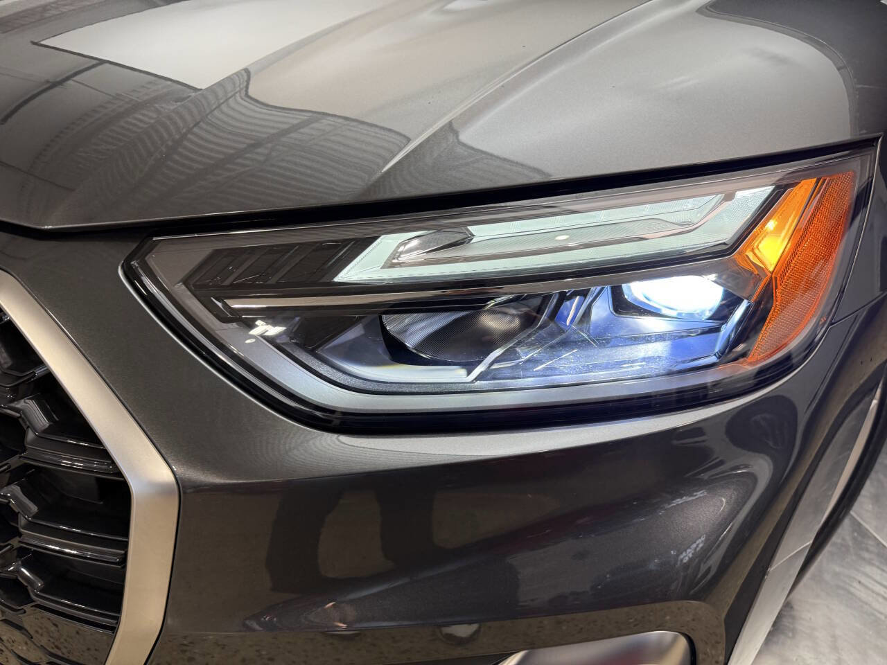 Used 2024 Audi Q5 e Premium w/ Convenience Package image 31