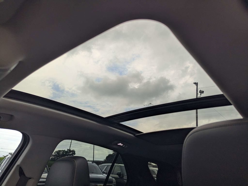 Used 2018 Chevrolet Equinox Premier FWD image 21