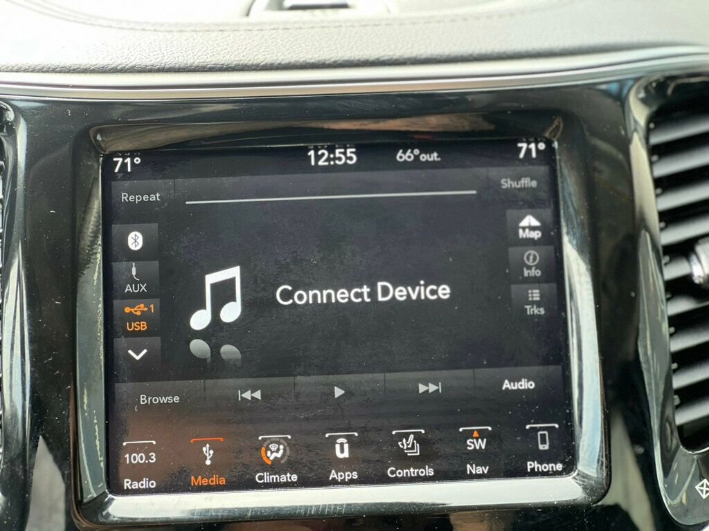 Used 2019 Jeep Cherokee Limited w/ Technology Group image 21