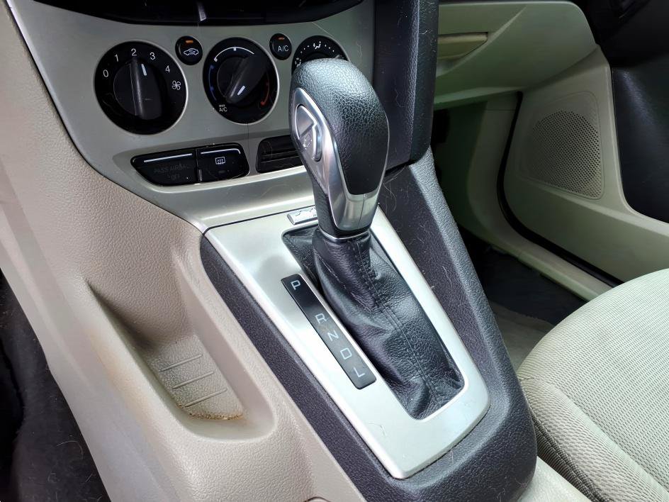Used 2014 Ford Focus SE FWD image 22