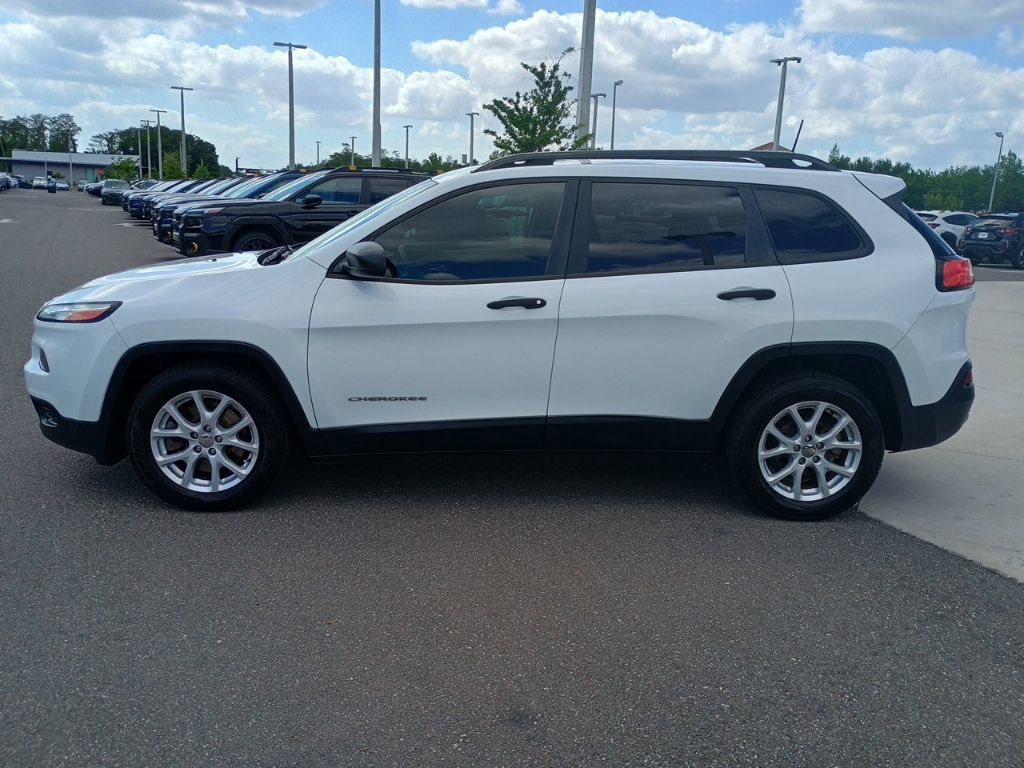 Used 2016 Jeep Cherokee Sport image 8