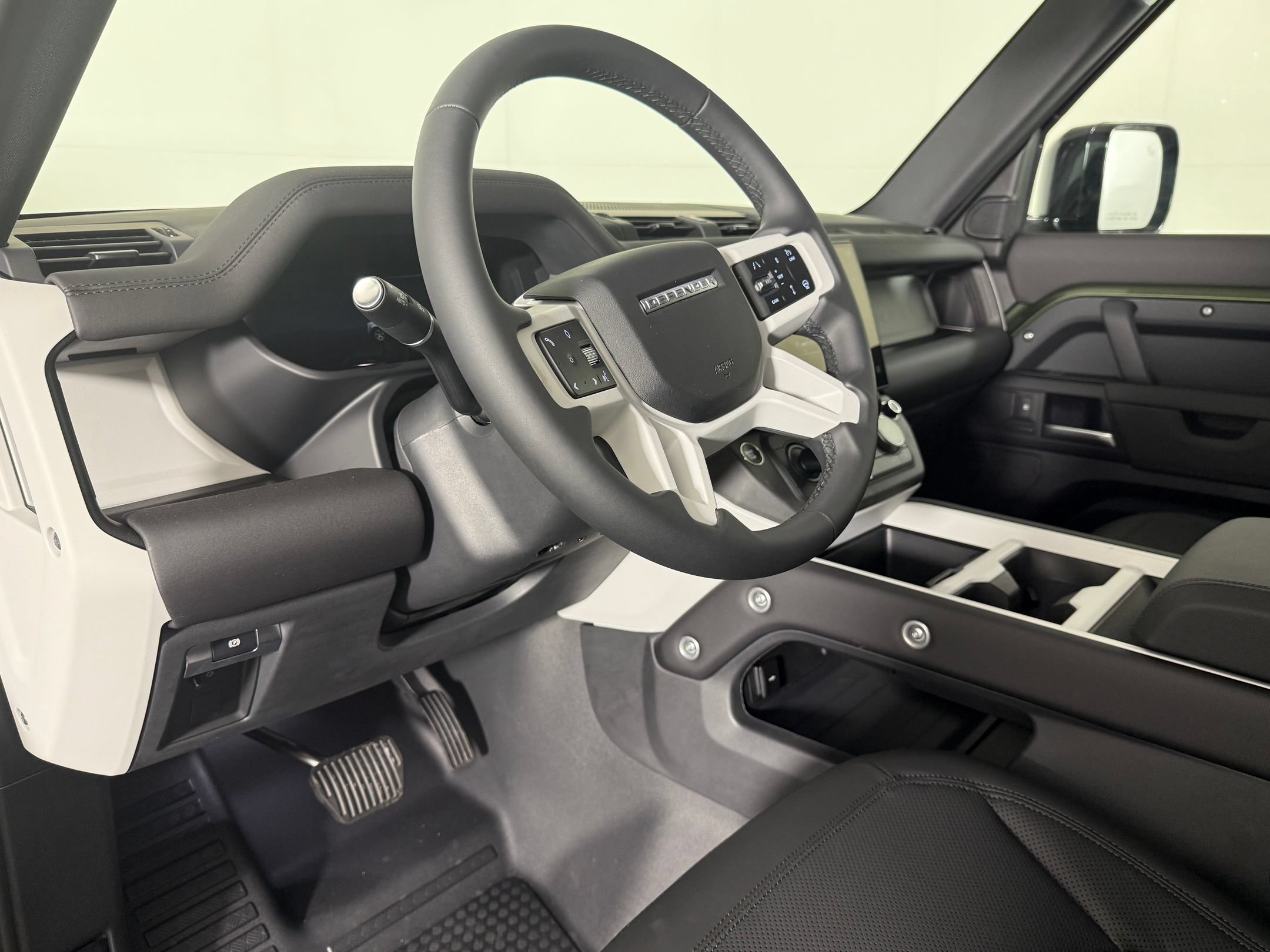 New 2026 Land Rover Defender 110 X-Dynamic SE AWD/4WD image 4