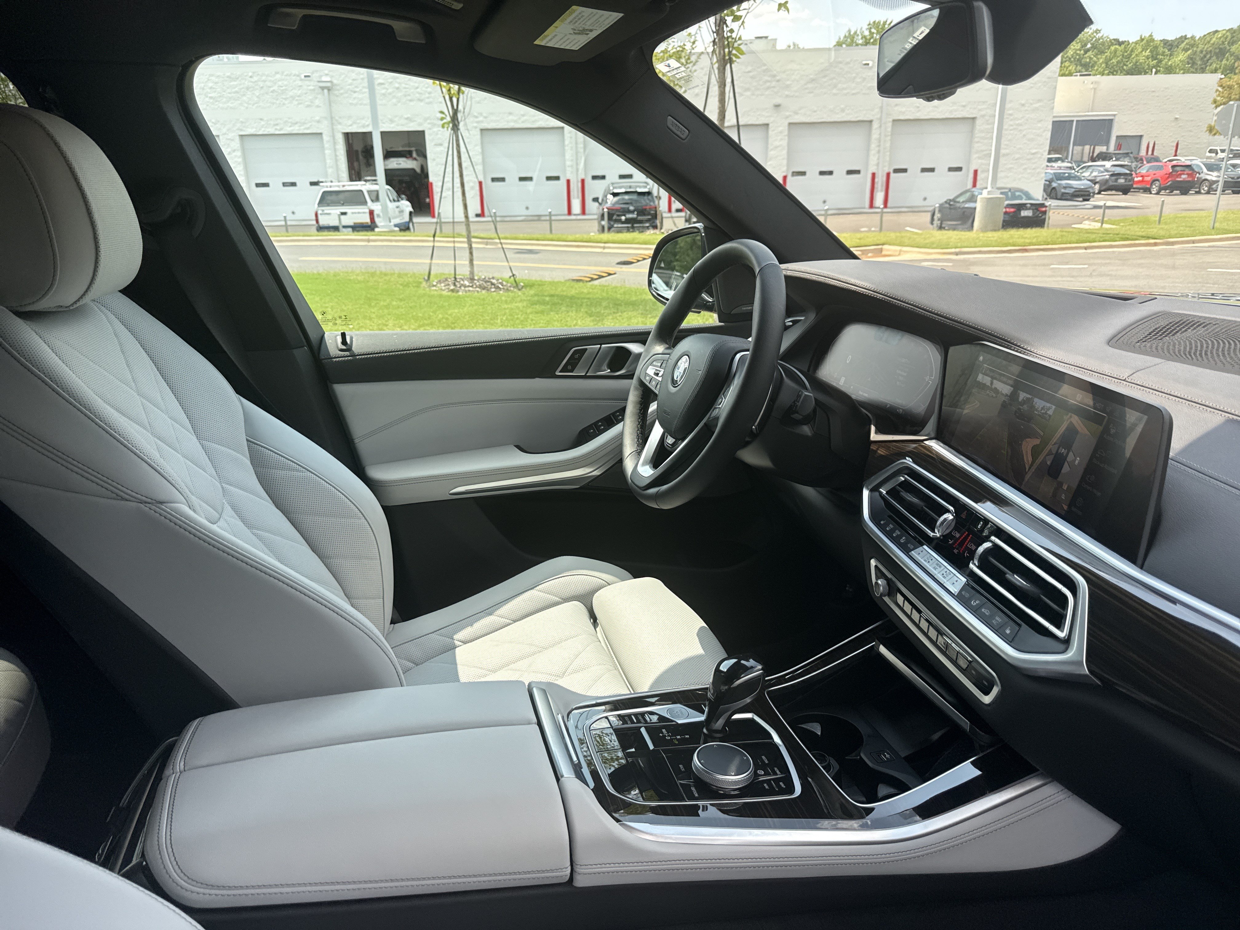 Used 2023 BMW X5 xDrive40i w/ Premium Package AWD/4WD image 33