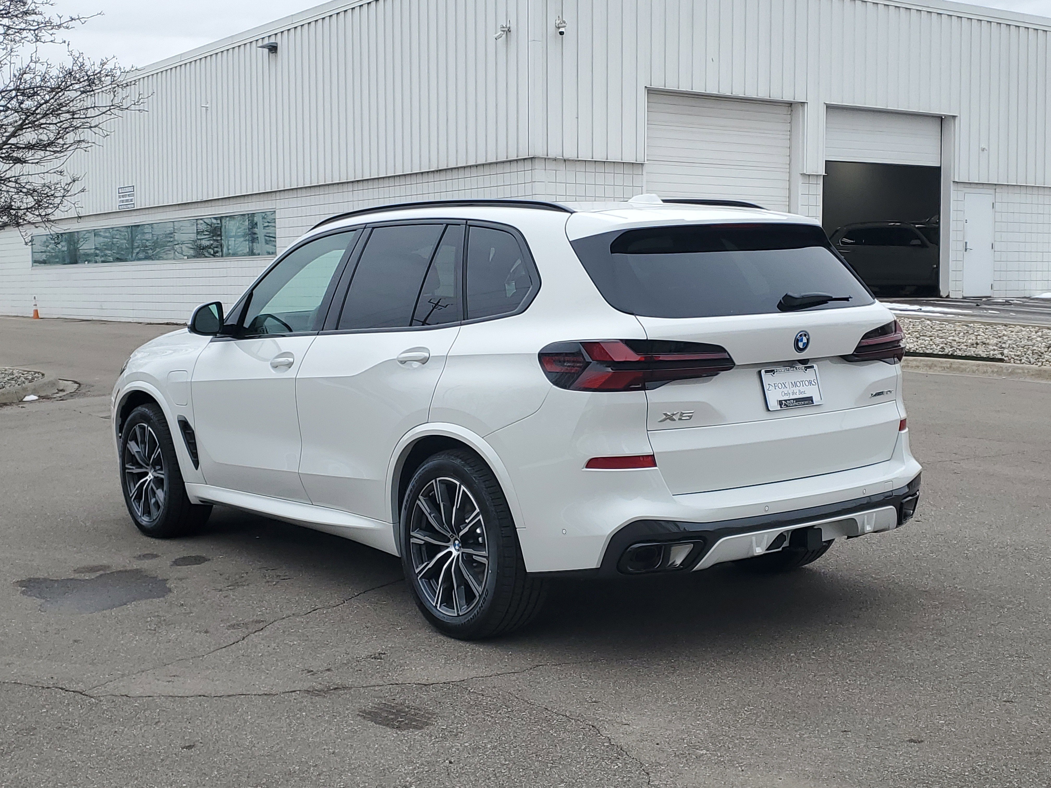 New 2026 BMW X5 xDrive50e image 2
