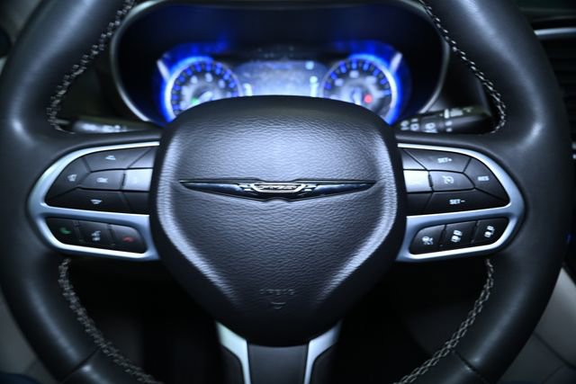 Used 2023 Chrysler Pacifica Touring-L image 35