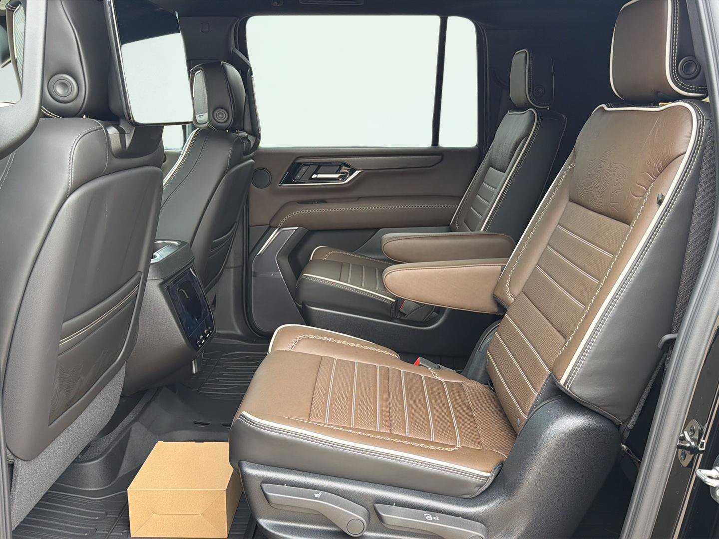New 2026 GMC Yukon XL Denali Ultimate AWD/4WD image 3