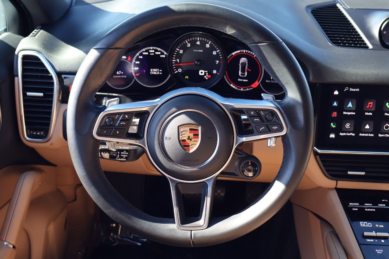 Certified 2023 Porsche Cayenne Platinum Edition image 15