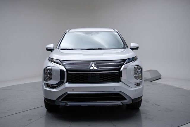 Used 2025 Mitsubishi Outlander SE image 12