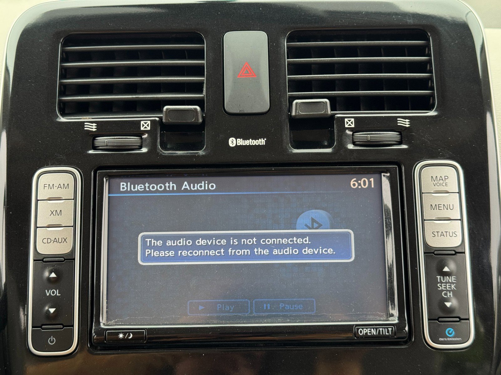 Used 2015 Nissan Leaf SV FWD image 23