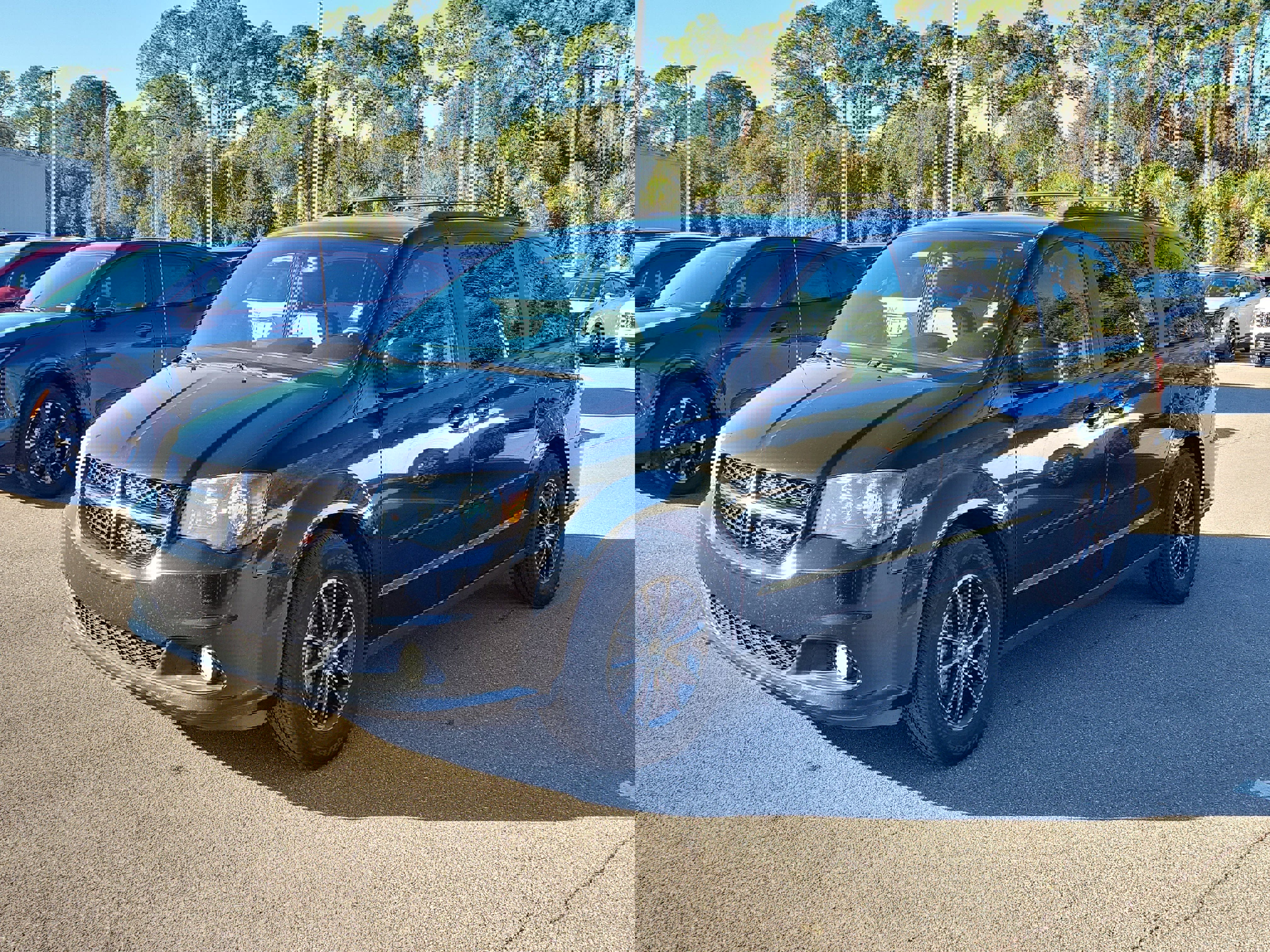 Used 2017 Dodge Grand Caravan GT image 3