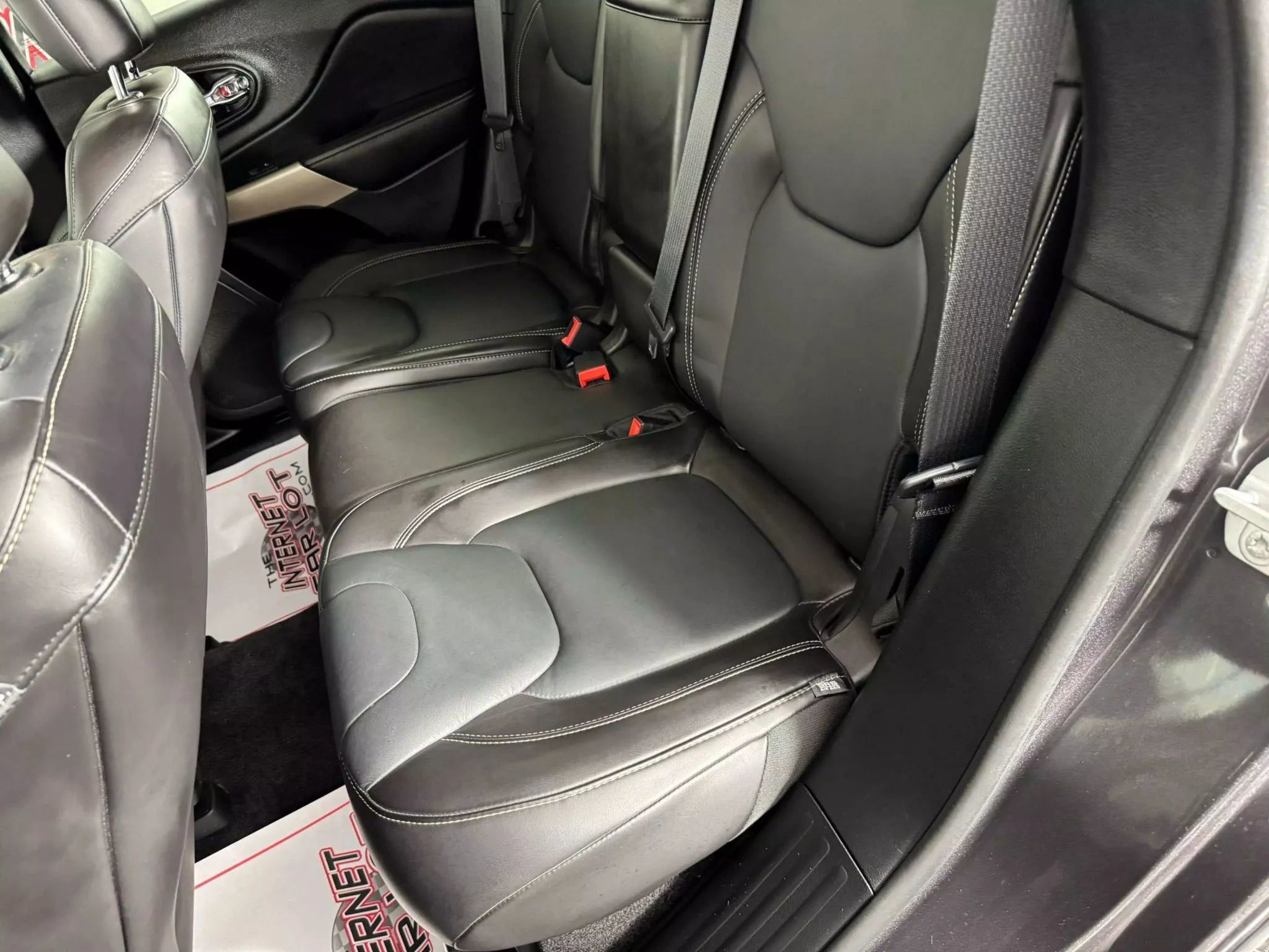 Used 2018 Jeep Cherokee Limited AWD/4WD image 36