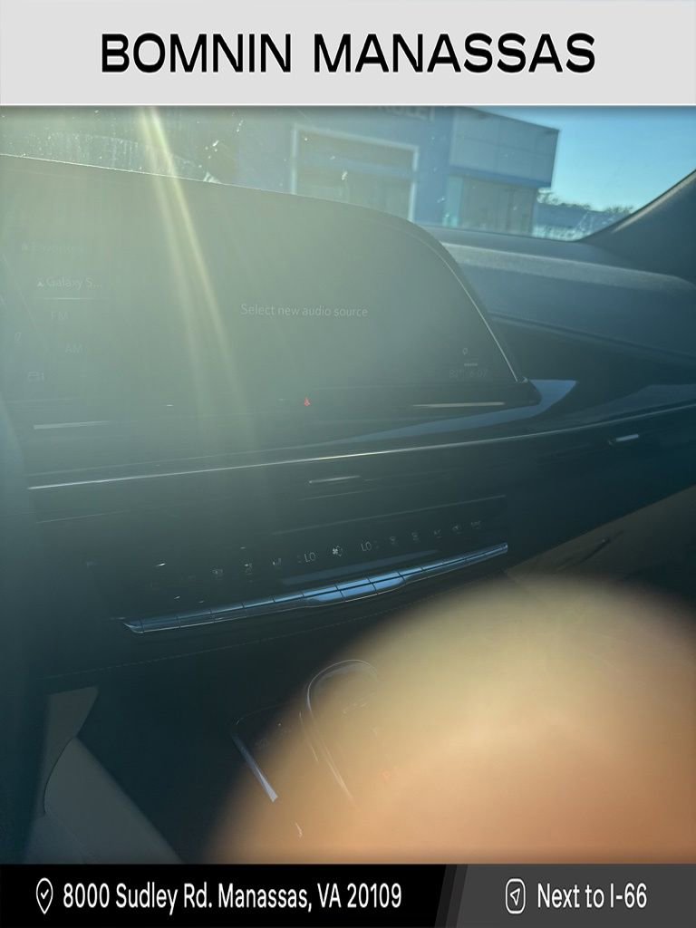 Used 2024 Cadillac Escalade Premium Luxury image 2