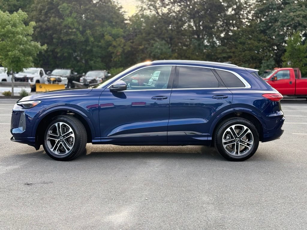 Certified 2025 Audi Q5 Premium w/ Convenience Package AWD/4WD image 3