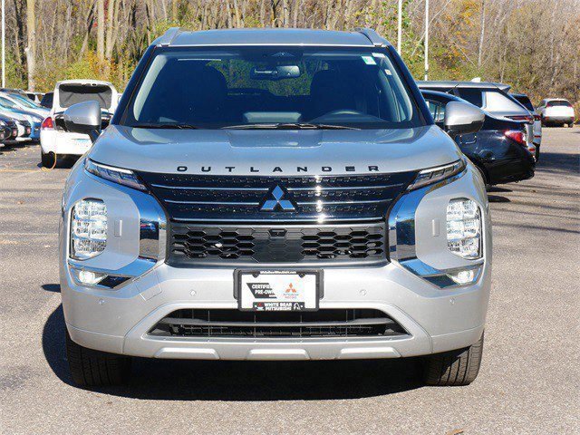 Used 2025 Mitsubishi Outlander SEL image 2