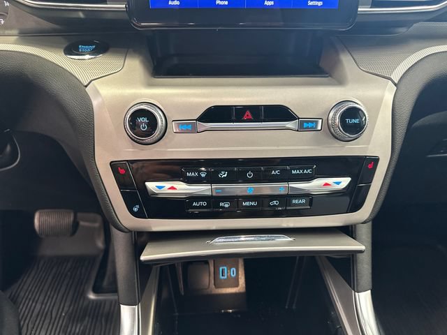 Used 2023 Ford Explorer XLT w/ Equipment Group 202A AWD/4WD image 33
