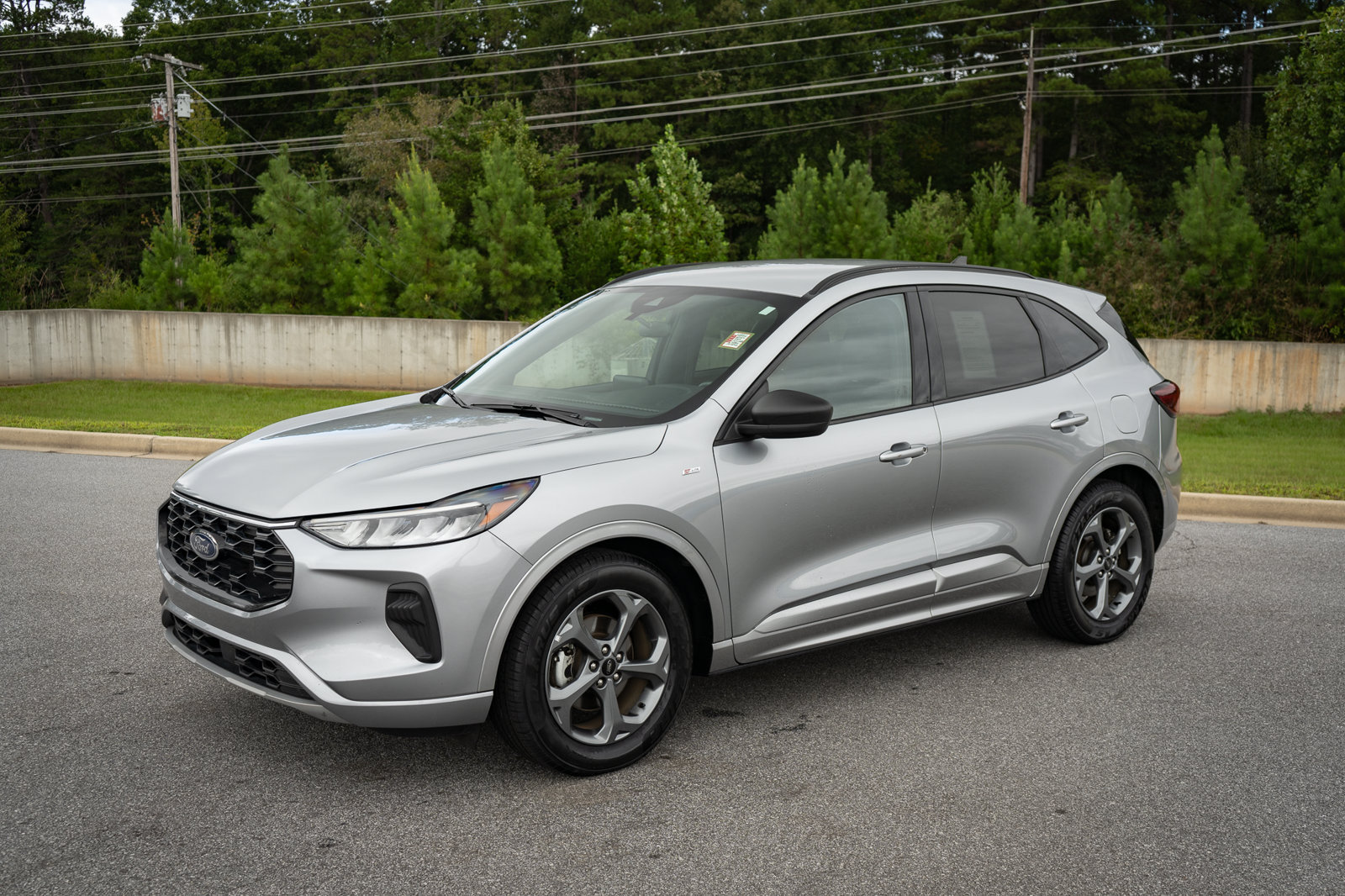 Used 2024 Ford Escape ST-Line w/ Cold Weather Package FWD image 3