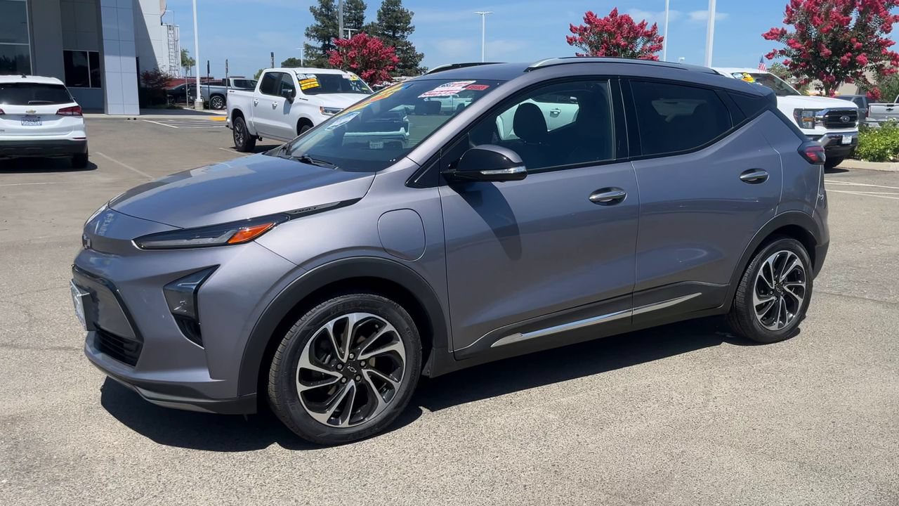 Used 2023 Chevrolet Bolt EUV Premier FWD image 3