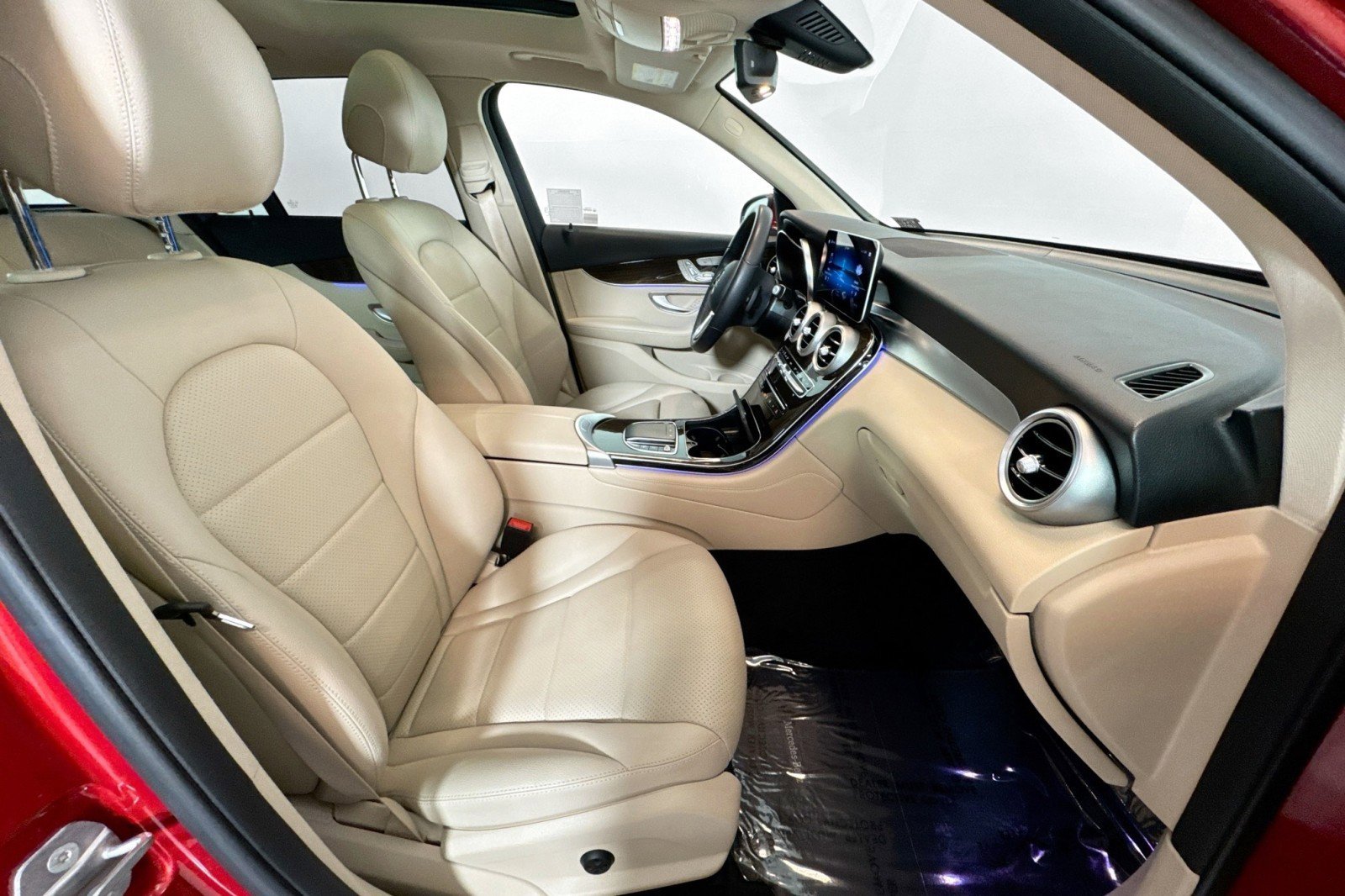 Used 2021 Mercedes-Benz GLC 300 4MATIC image 27